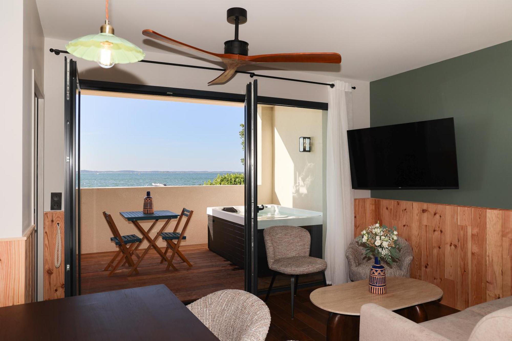 Les Vagues Hotel & Spa 阿卡雄 外观 照片