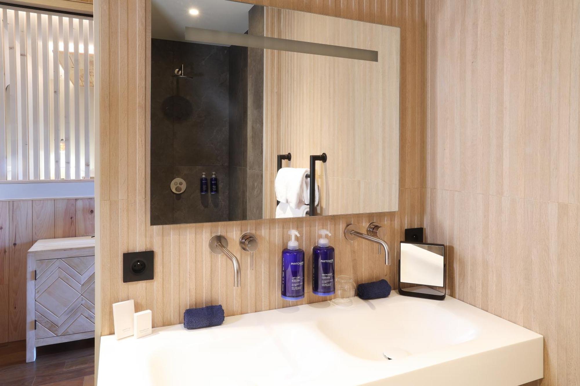 Les Vagues Hotel & Spa 阿卡雄 外观 照片