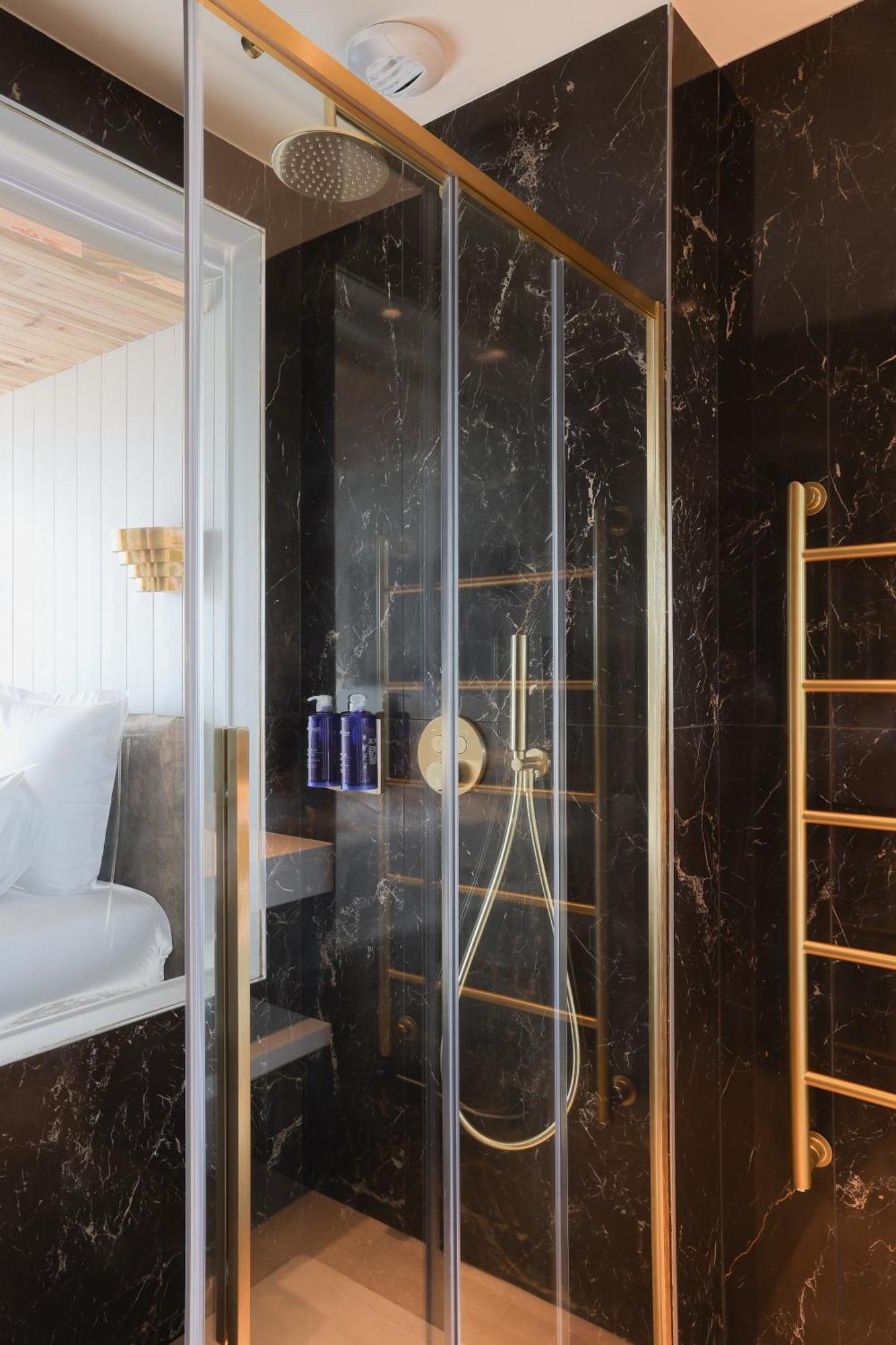 Les Vagues Hotel & Spa 阿卡雄 外观 照片