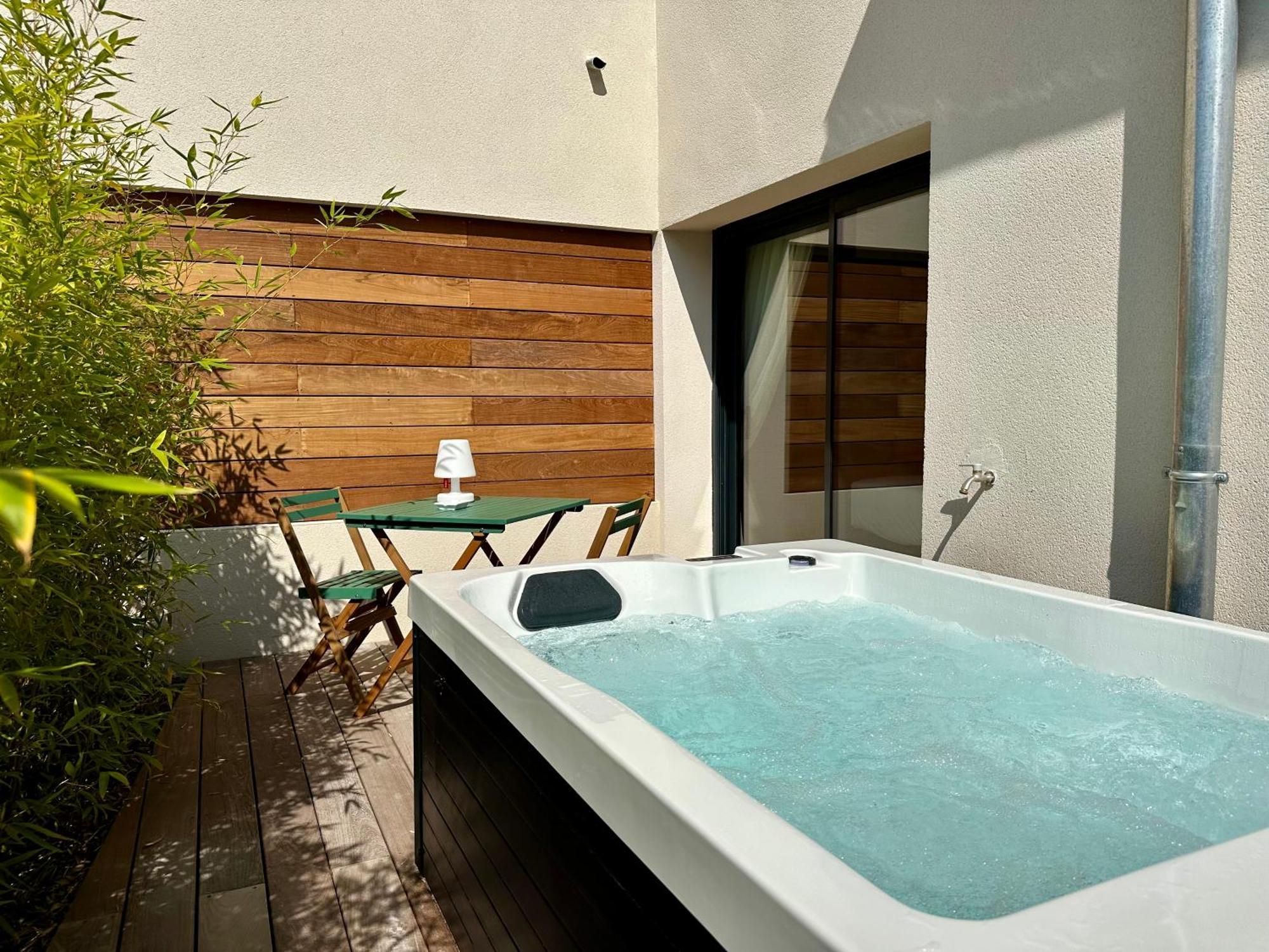 Les Vagues Hotel & Spa 阿卡雄 外观 照片