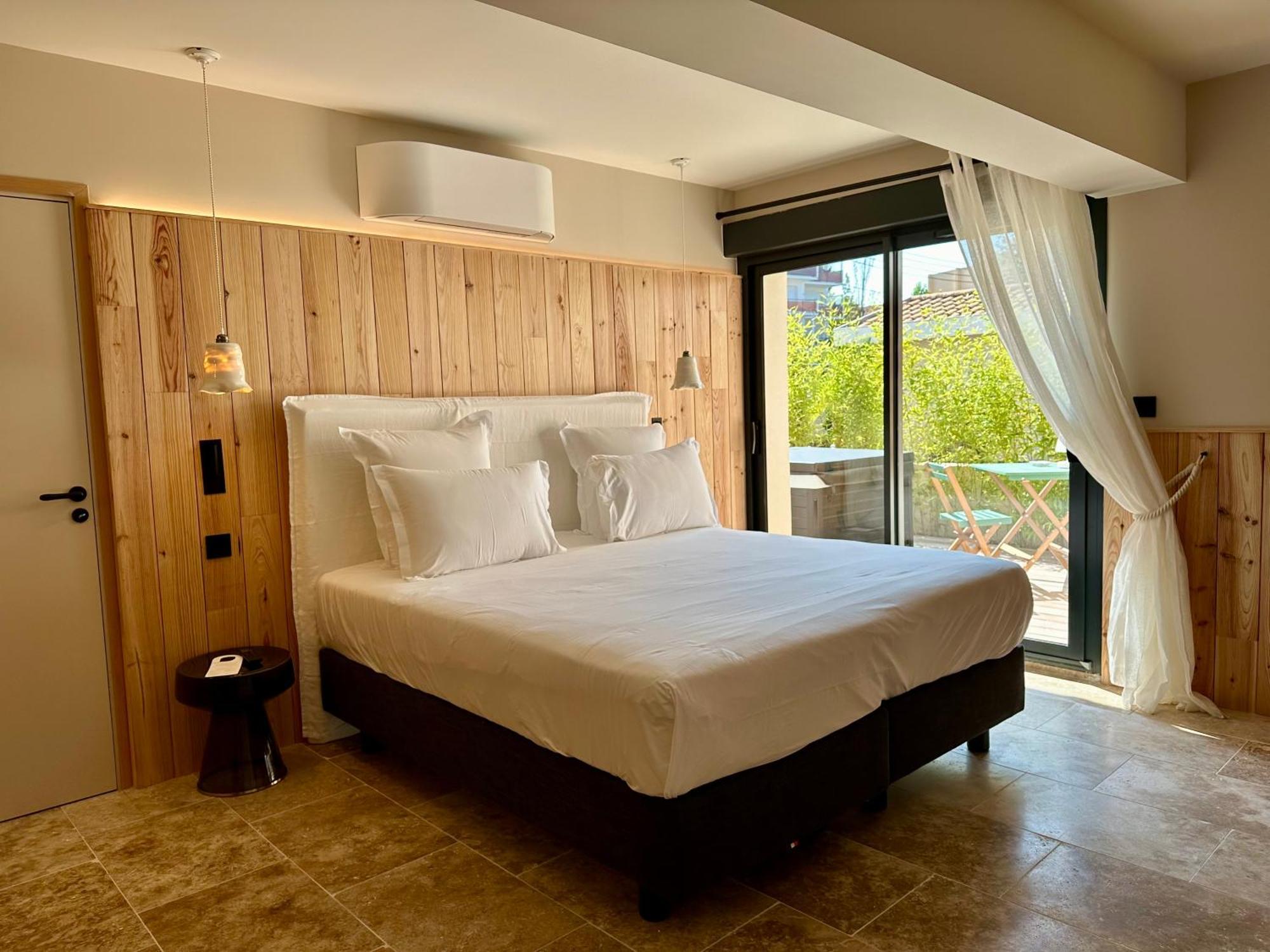 Les Vagues Hotel & Spa 阿卡雄 外观 照片